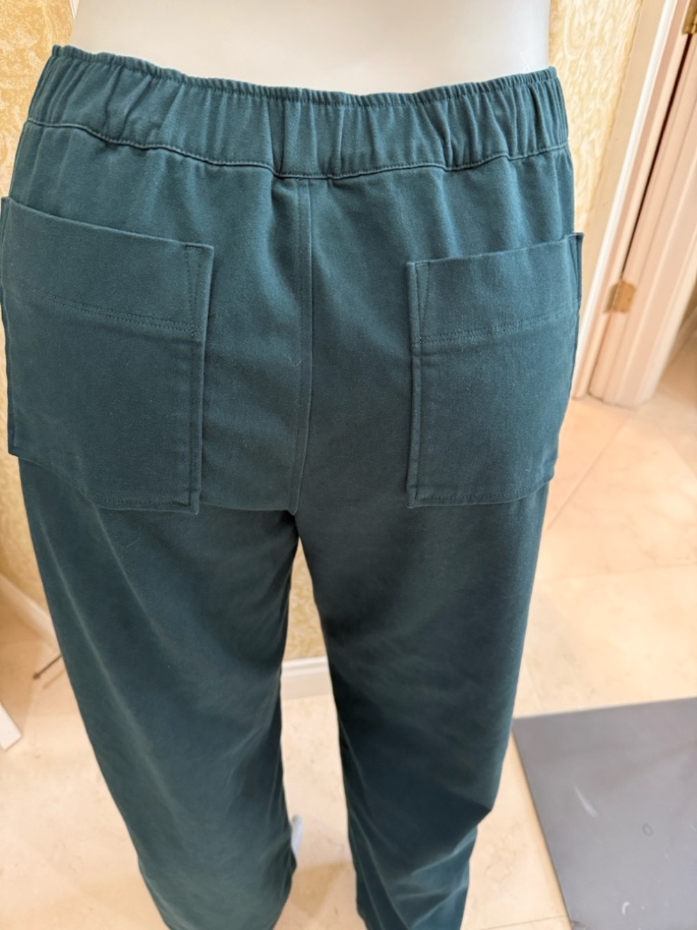 Alo Yoga Road Trip Trouser in Midnight Green. Size L - Picture 4 of 7
